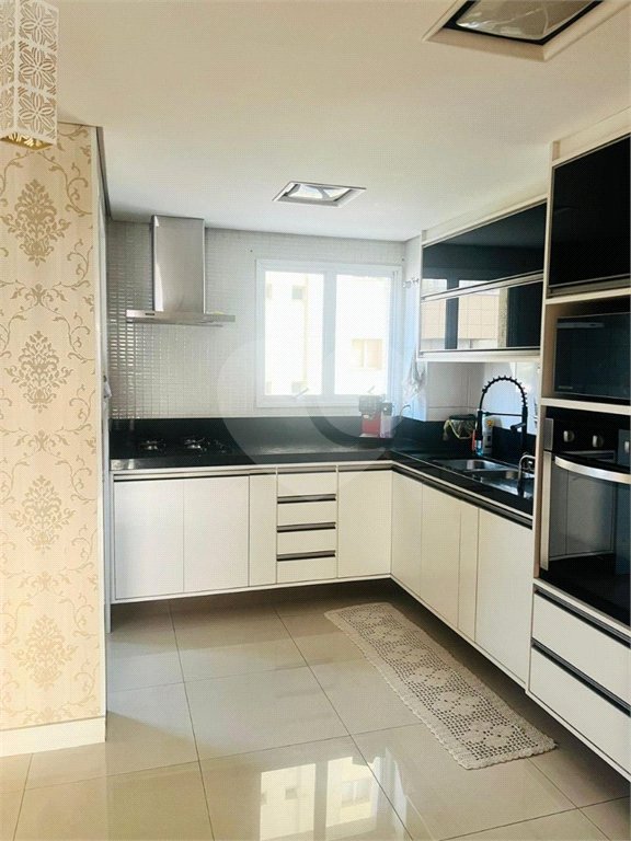 Apartamento á venda MOBILIADO com 128m², 3 suítes, 2 vagas, no centro de Santo André