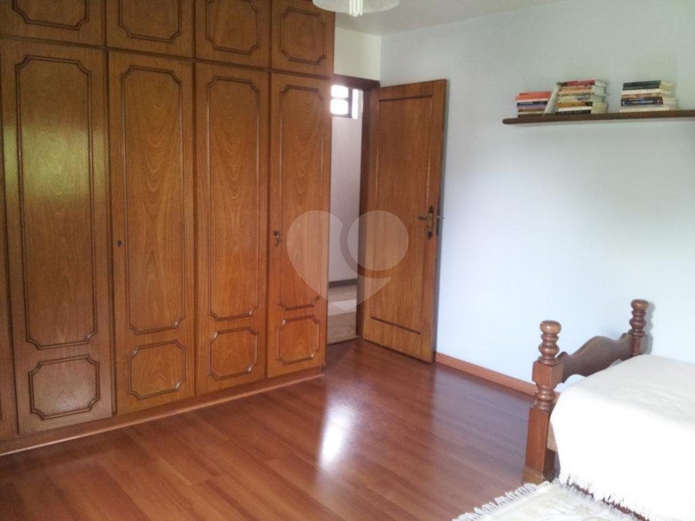 Casa Térrea à venda com 4 quartos, sendo 2 suítes,  em Jardim Floresta, São Paulo, SP