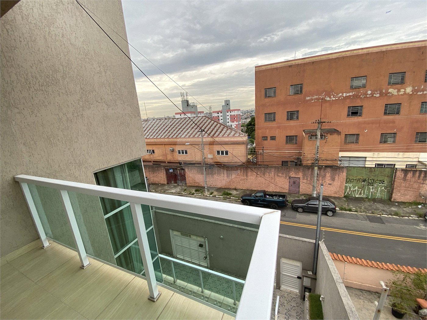 Sobrado à venda com 3 quartos, sendo 1 suíte,  em Jardim Vila Galvão, Guarulhos, SP