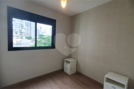 Apartamento à venda com 3 quartos, sendo 1 suíte,  em Pinheiros, São Paulo, SP