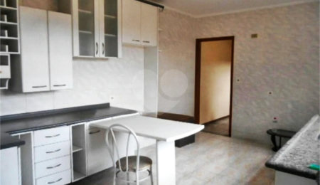 Sobrado à venda com 3 quartos, sendo 1 suíte,  em Santa Terezinha, São Paulo, SP