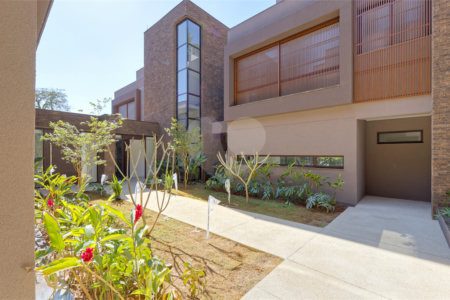 Casa à venda com 4 suítes no condomínio Casa Flora Badra, São Paulo - SP