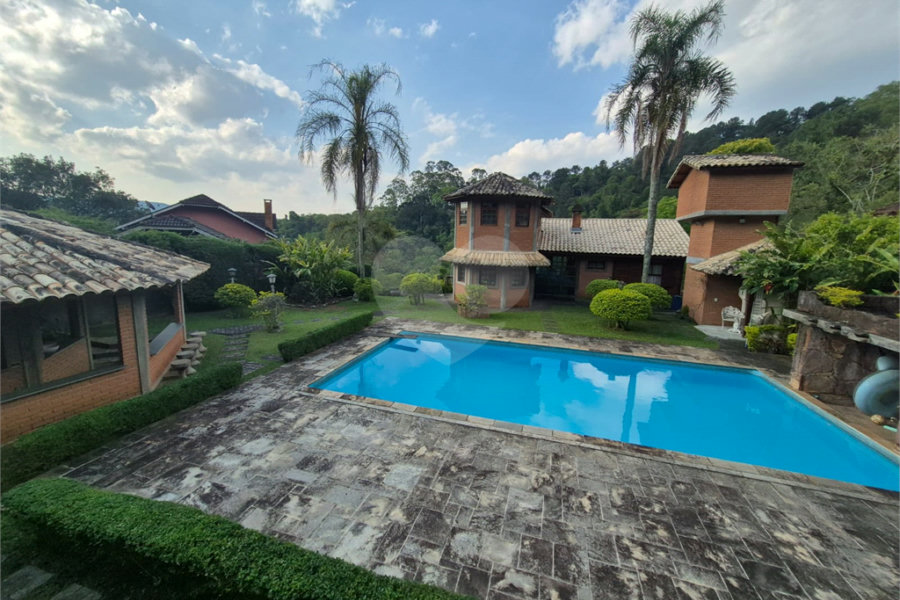 Casa à venda com 3 quartos, sendo 1 suíte, no condomínio Alpes da Cantareira, Mairiporã - SP