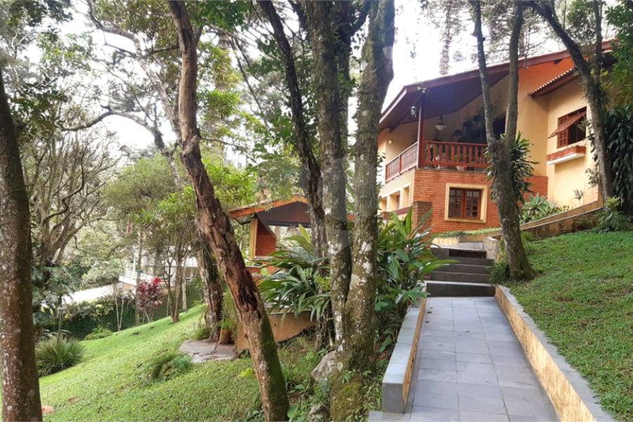 Casa à venda com 3 quartos, sendo 1 suíte, no condomínio Jardim da Monntanha Ii, Mairiporã - SP