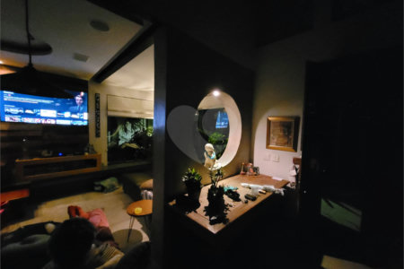 Casa à venda com 3 quartos, sendo 2 suítes, em Vila Mariana, São Paulo, SP