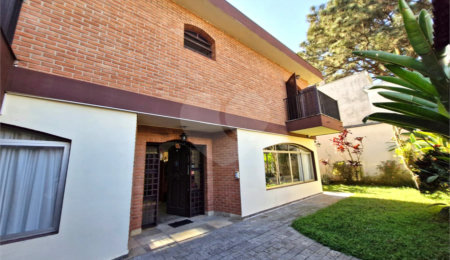 Casa à venda com 4 quartos, sendo 1 suíte, em Alto da Boa Vista, São Paulo, SP