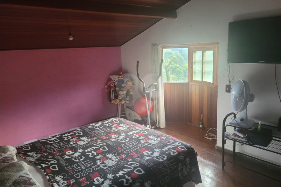Sobrado à venda com 4 quartos, sendo 2 suítes, em Serra da Cantareira, Mairiporã, SP
