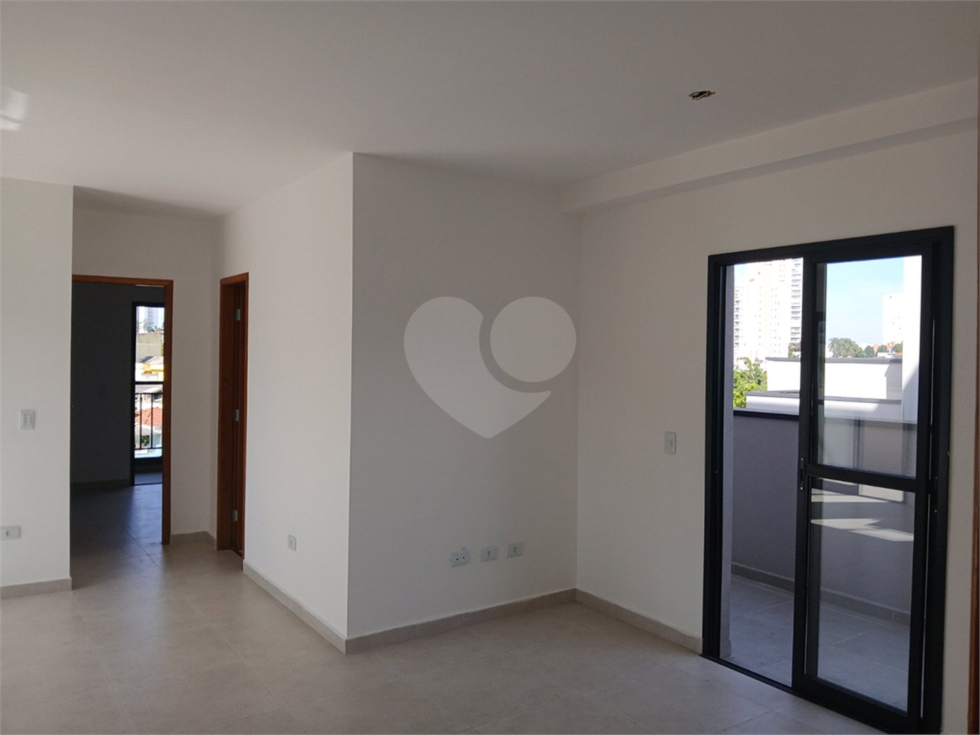 Casa à venda com 2 quartos, sendo 1 suíte, no condomínio Sintra, São Paulo - SP