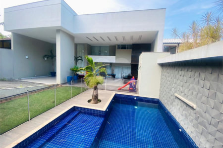 Casa à venda com 4 quartos, sendo 3 suítes, no condomínio Marc Ferez, Rio de Janeiro - RJ