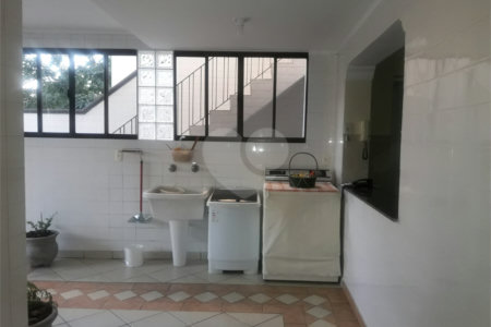 Sobrado à venda com 3 quartos, sendo 1 suíte,  em Vila Paulicéia, São Paulo, SP