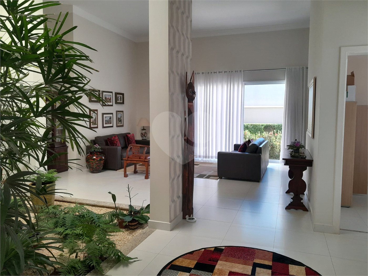 Casa à venda com 5 suítes no condomínio Ipe Velho, Vinhedo - SP