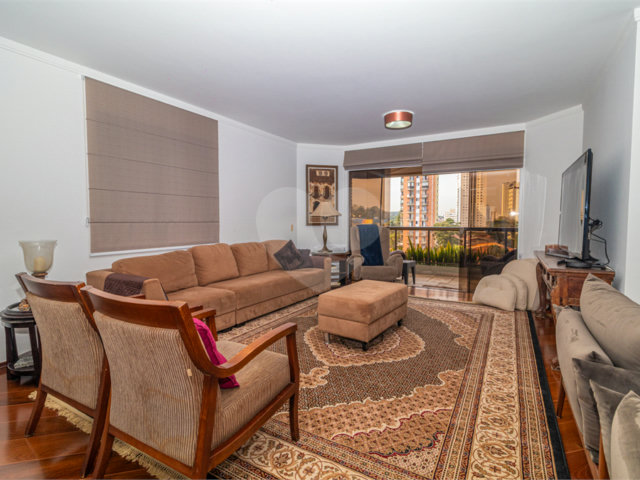 Apartamento à venda com 4 quartos, sendo 2 suítes,  em Campo Belo, São Paulo, SP