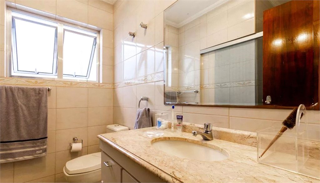 Casa à venda com 3 quartos, sendo 1 suíte, em Vila Olímpia, São Paulo, SP