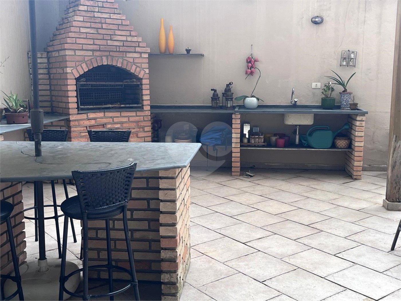Casa à venda com 4 quartos, sendo 2 suítes, no condomínio Jornalista Américo Ariza, São Paulo - SP