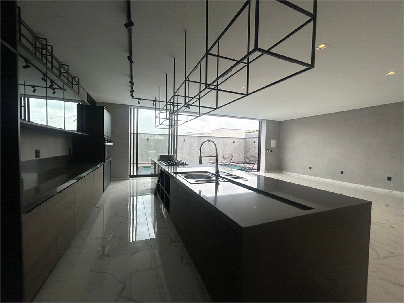 Casa à venda com 4 suítes no condomínio Residencial Chácara Ondina, Sorocaba - SP