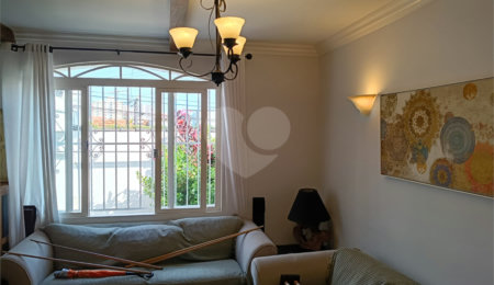 Sobrado à venda com 4 quartos, sendo 2 suítes,  em Mirandópolis, São Paulo, SP