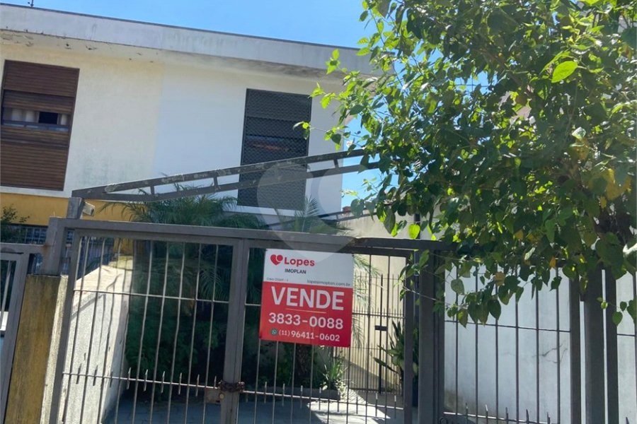 Sobrado à venda com 3 quartos, sendo 1 suíte, em Parque Maria Domitila, São Paulo, SP