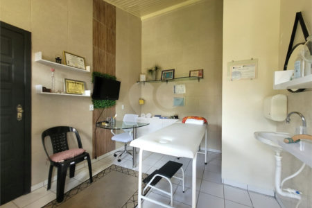 Casa à venda com 4 quartos, sendo 2 suítes, no Centro, Santa Cruz Cabrália, BA