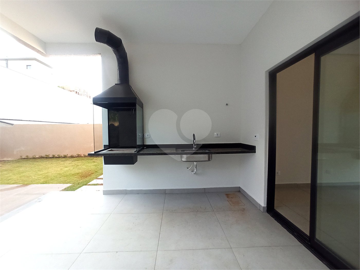 Casa à venda com 3 quartos, sendo 1 suíte, no condomínio Buona Vita, Atibaia - SP