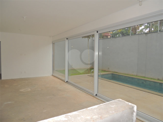 Casa à venda com 3 suítes no condomínio Jardim Flora, São Paulo - SP