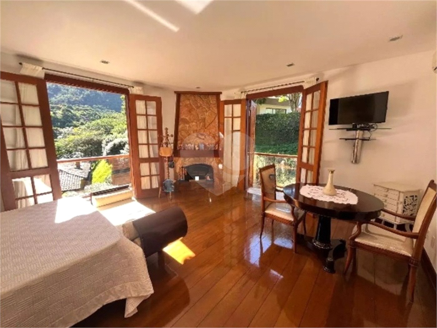 Casa à venda com 4 suítes no condomínio Quinta do Lago, Petrópolis - RJ