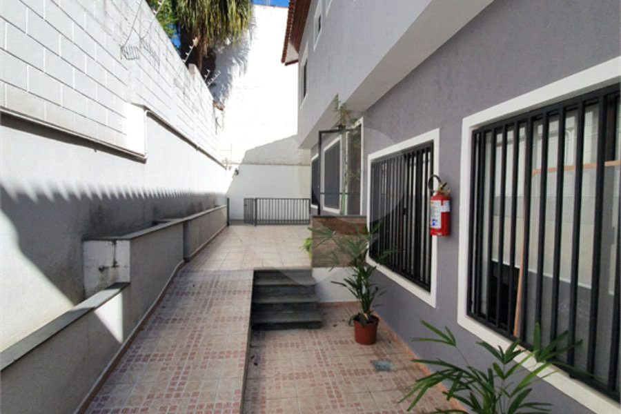 Casa à venda com 3 quartos, sendo 1 suíte, no condomínio Res Azaléias, São Paulo - SP
