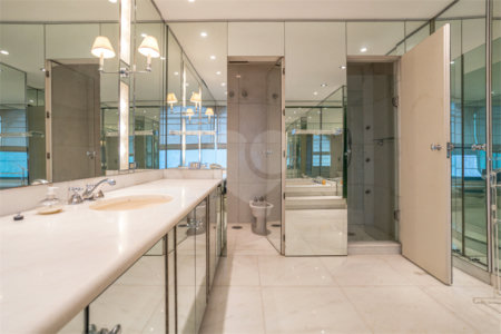 Apartamento à venda com 4 suítes em Jardim Paulistano, São Paulo, SP