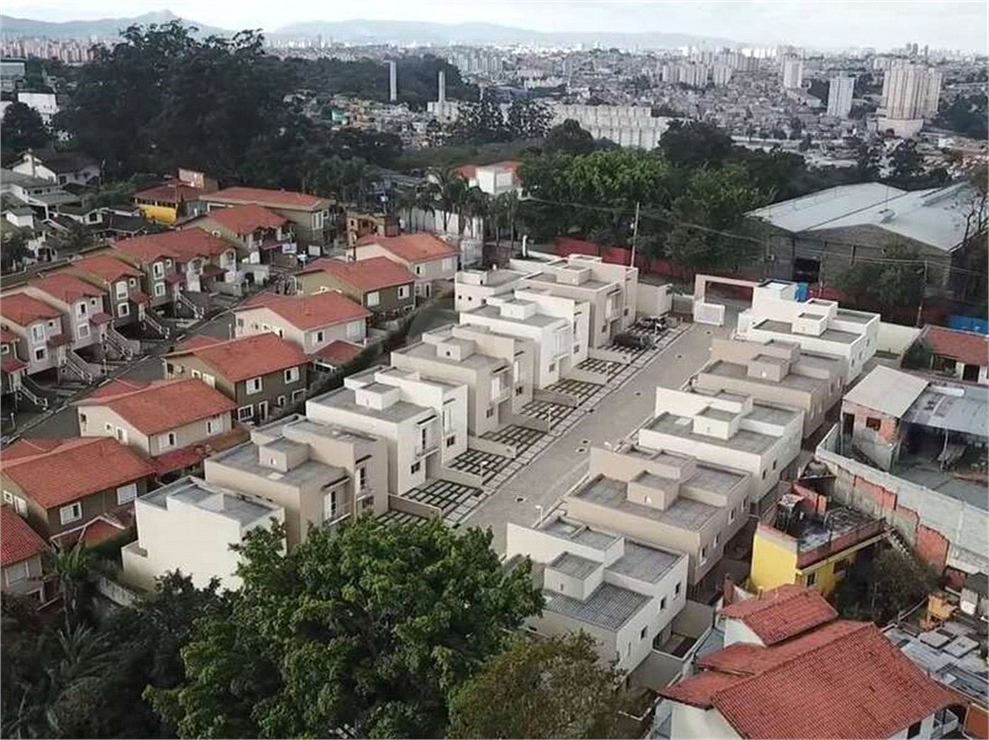 Casa à venda com 3 quartos, sendo 1 suíte, no condomínio Villaggio Viana, Cotia - SP