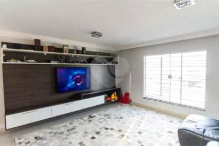 Sobrado à venda com 3 quartos, sendo 1 suíte, em Vila Nivi, São Paulo, SP