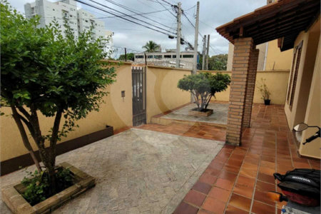 Casa à venda com 4 quartos, sendo 1 suíte, em Vila Leão, Sorocaba, SP