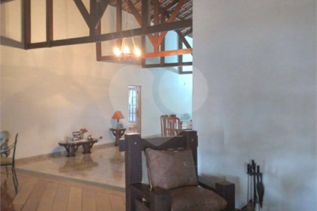 Casa à venda com 4 quartos, sendo 3 suítes,  em Vila Áurea, Poá, SP