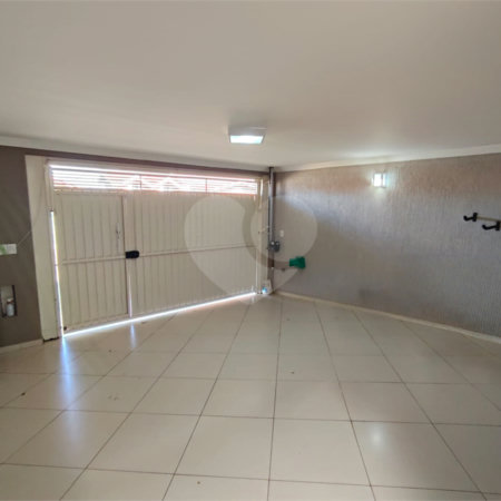 Sobrado à venda ou para alugar com 3 quartos, sendo 1 suíte,  em Jardim Itália, Itapetininga, SP