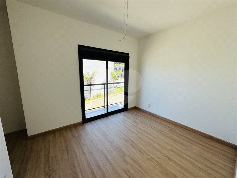 Casa à venda ou para alugar com 3 suítes no condomínio Mont Blanc Village, Vinhedo - SP