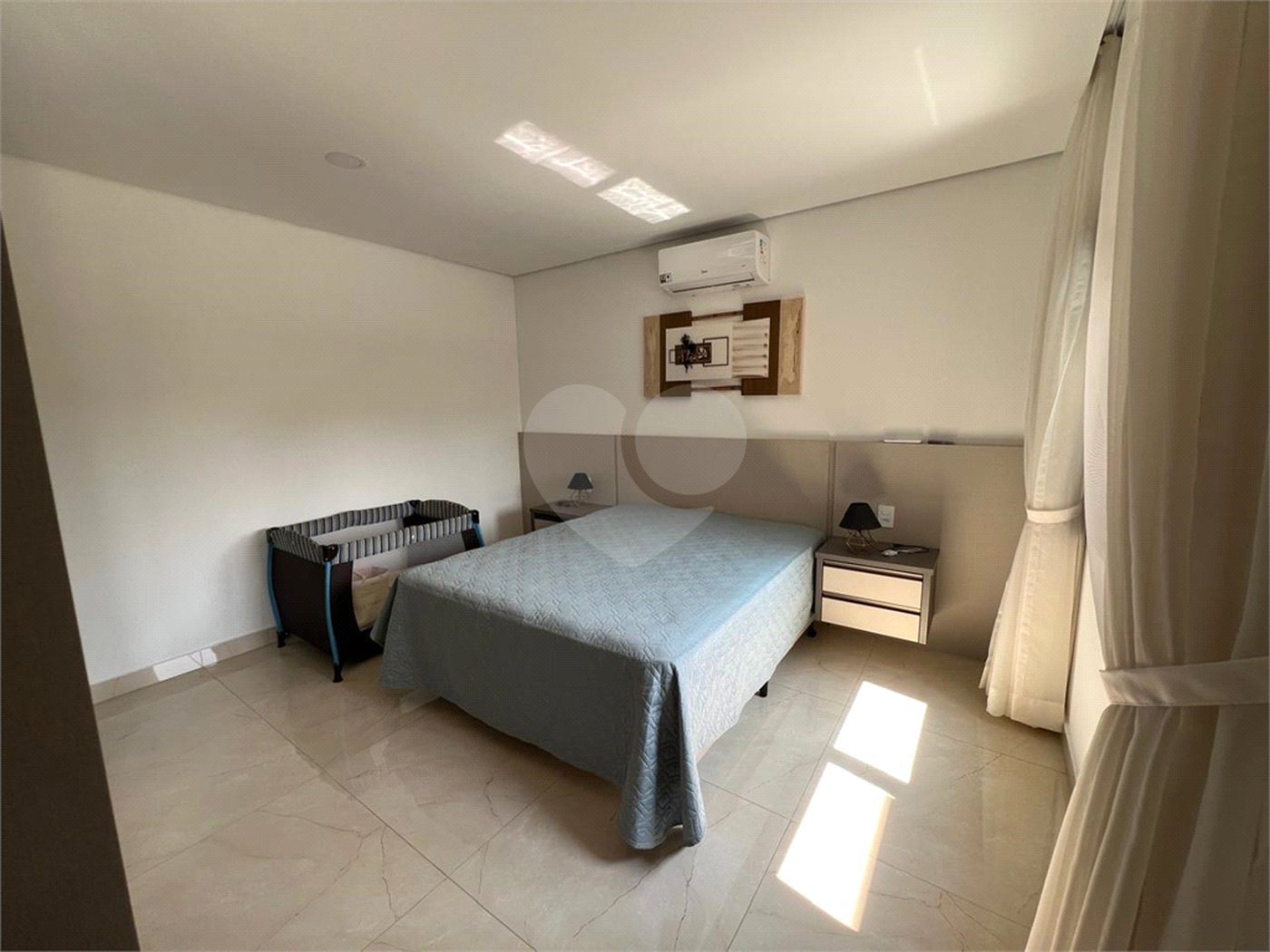 Casa à venda com 5 quartos, sendo 4 suítes, no condomínio Terras de Mont Serrat, Salto - SP