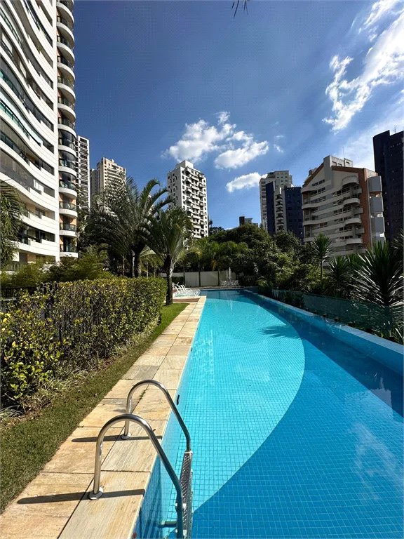 Apartamento à venda com 3 suítes em Vila Suzana, São Paulo, SP