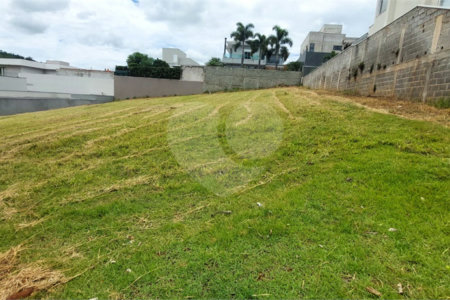 Terreno à venda no condomínio Figueira Garden, Atibaia - SP