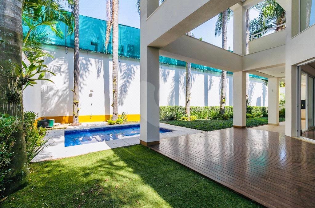 Casa à venda com 4 suítes no condomínio Vila Alba, São Paulo - SP