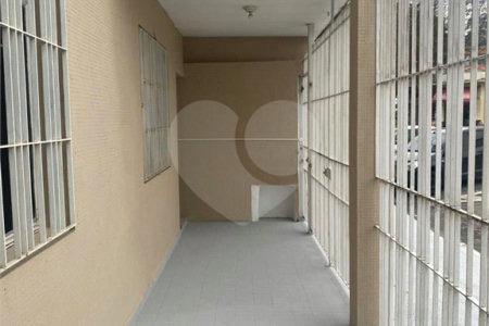Sobrado à venda com 5 quartos, sendo 1 suíte, em Nova Piraju, São Paulo, SP