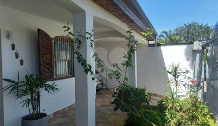 Casa Térrea à venda com 3 quartos, sendo 1 suíte,  em Cidade Dutra, São Paulo, SP