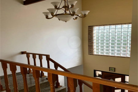 Sobrado à venda com 4 quartos, sendo 3 suítes,  no Centro, Jarinu, SP