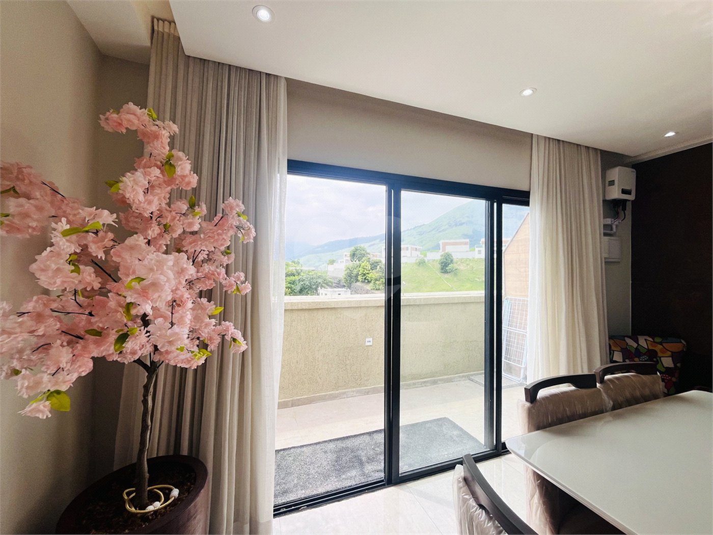 Apartamento à venda com 3 quartos, sendo 1 suíte, em Campo Grande, Rio de Janeiro, RJ