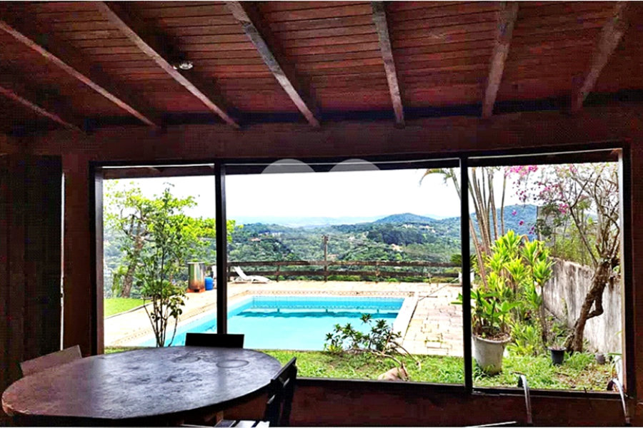 Casa à venda com 6 quartos, sendo 3 suítes, em Serra da Cantareira, Mairiporã, SP
