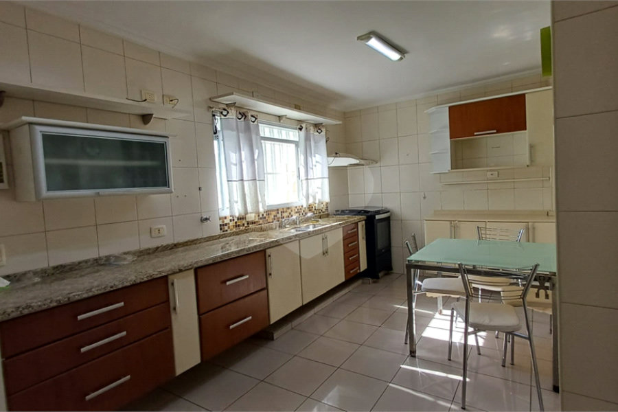 Sobrado à venda com 3 quartos, sendo 1 suíte, em Jabaquara, São Paulo, SP