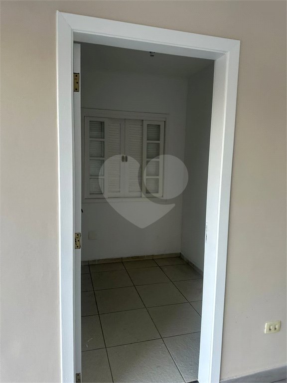 Casa à venda com 4 quartos, sendo 1 suíte,  no condomínio Jardim das Acácias, Cotia - SP