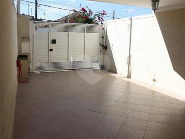 Sobrado à venda com 3 suítes em Vila Nivi, São Paulo, SP