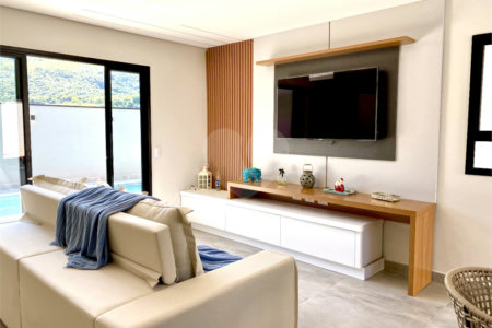 Casa à venda com 3 quartos, sendo 2 suítes, no condomínio Residencial Marchant Buarque, Atibaia - SP