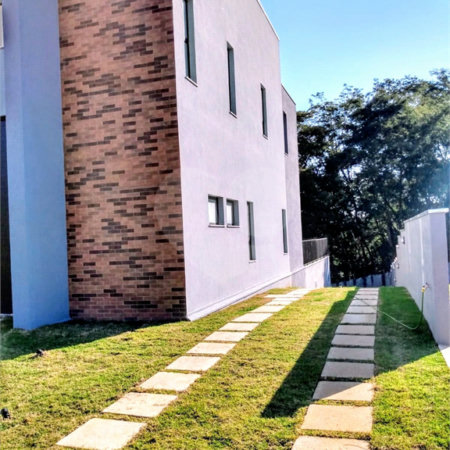 Casa à venda ou para alugar com 4 suítes no Centro, Jambeiro, SP