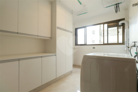 Apartamento à venda com 4 quartos, sendo 3 suítes, em Campo Belo, São Paulo, SP