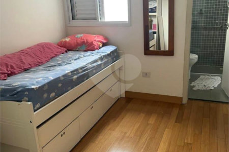 Apto de 230m² no Cambuci com 3 dorms, 5 vagas, 3 suítes. Estudo permuta.