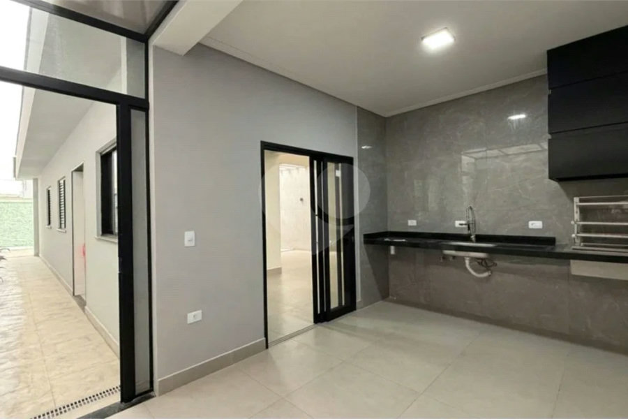 casa térrea, recém construida, 3 dormitórios sendo 1 suíte, 2 vagas de garagem, piscina e espaço gourmet